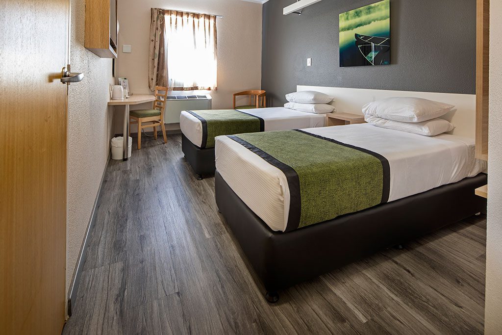 road-lodge-black-diamond-vinyl-renovations2